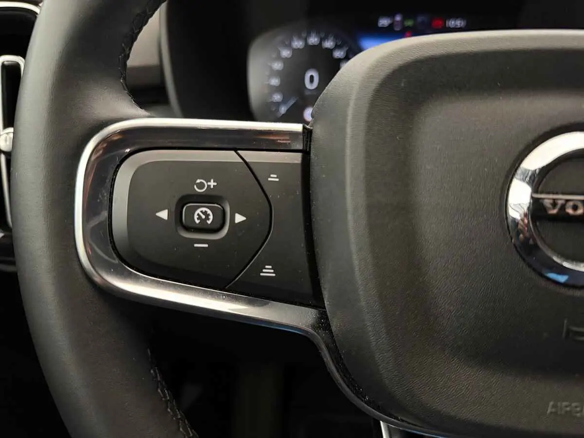 VOLVO XC40 T2 129CV BVA CORE - 98223 VOLVO XC40 T2 129CV BVA CORE - 98223