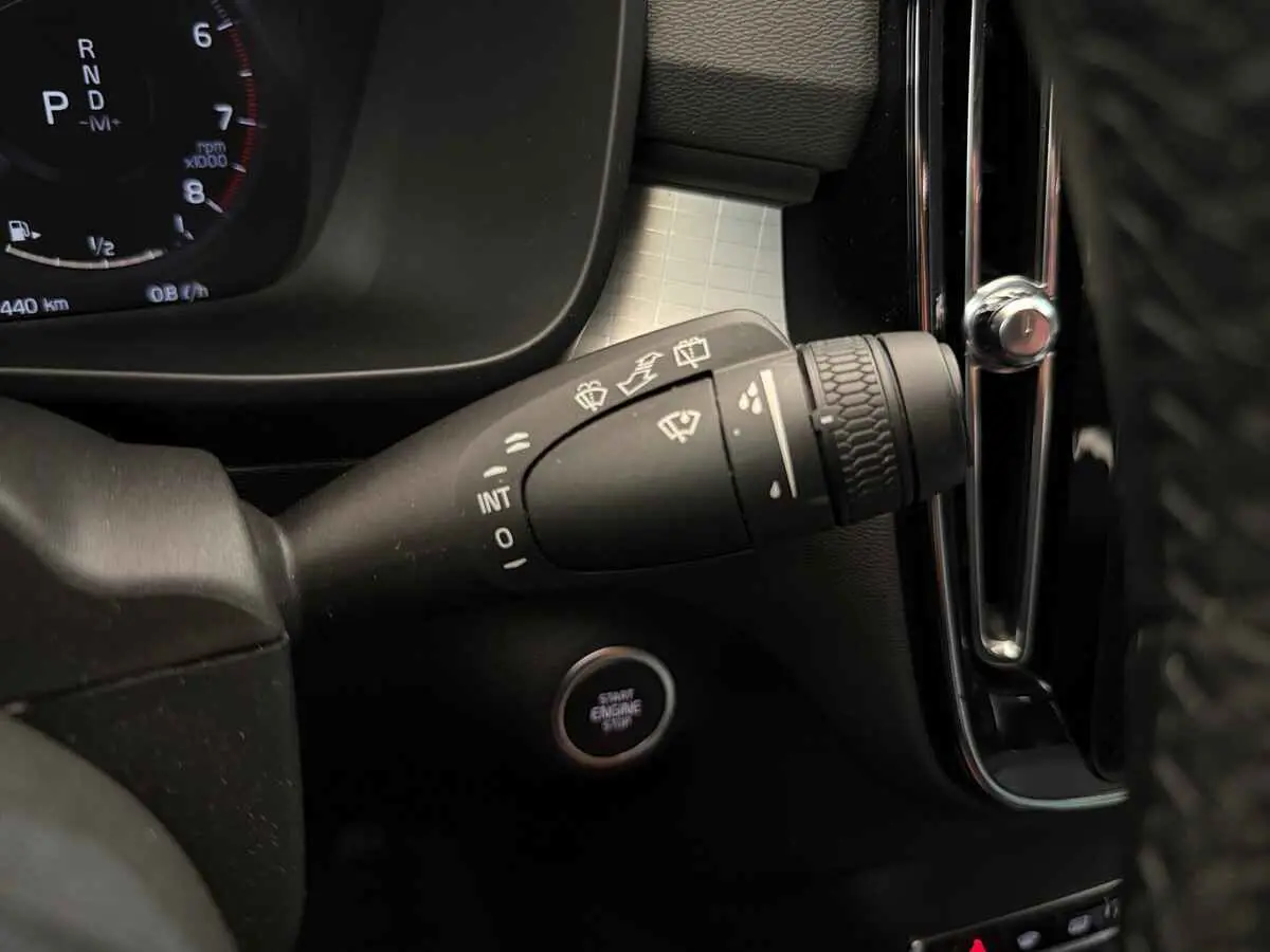 VOLVO XC40 T2 129CV BVA CORE - 98223 VOLVO XC40 T2 129CV BVA CORE - 98223