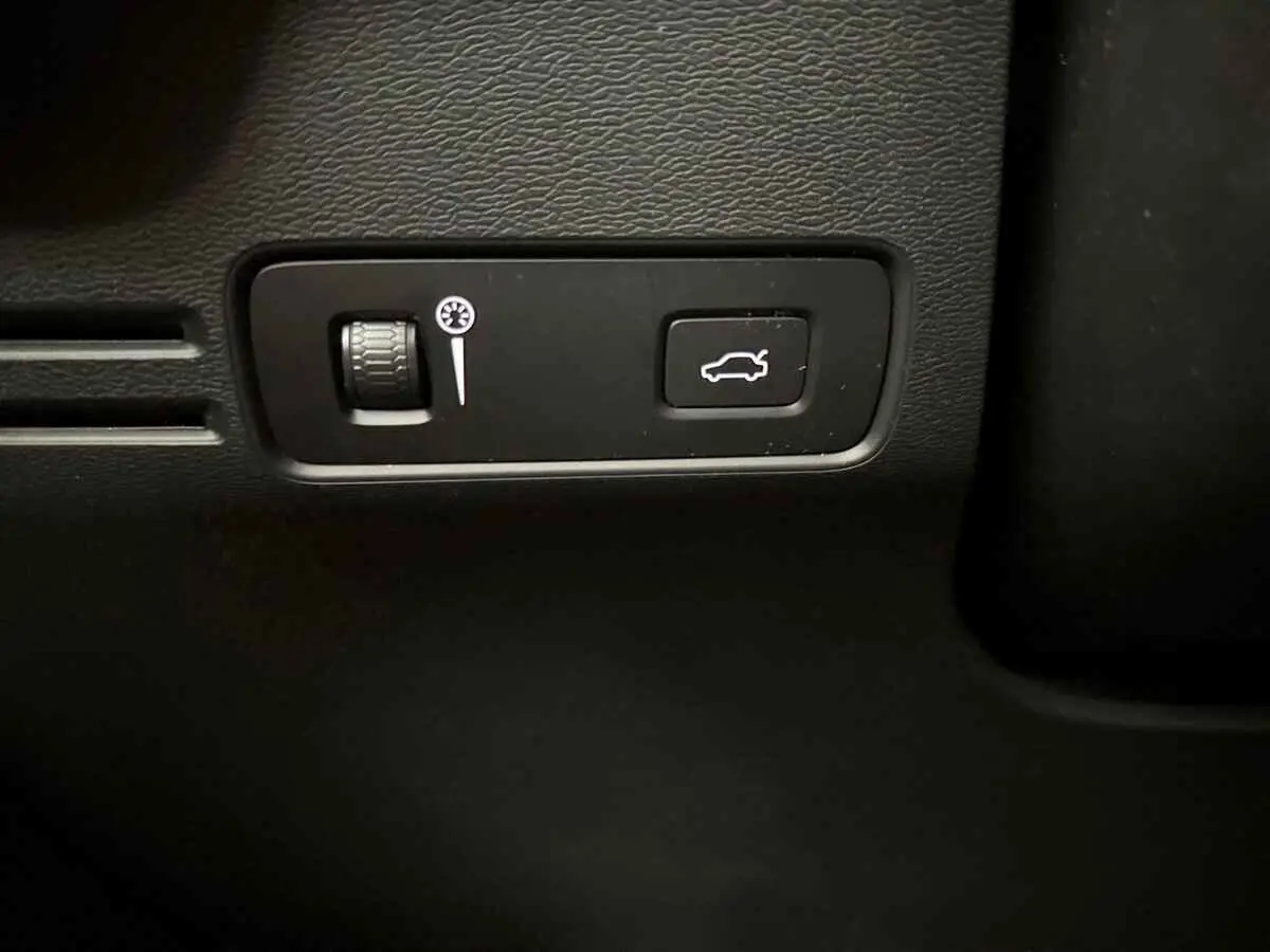 VOLVO XC40 T2 129CV BVA CORE - 98223 VOLVO XC40 T2 129CV BVA CORE - 98223