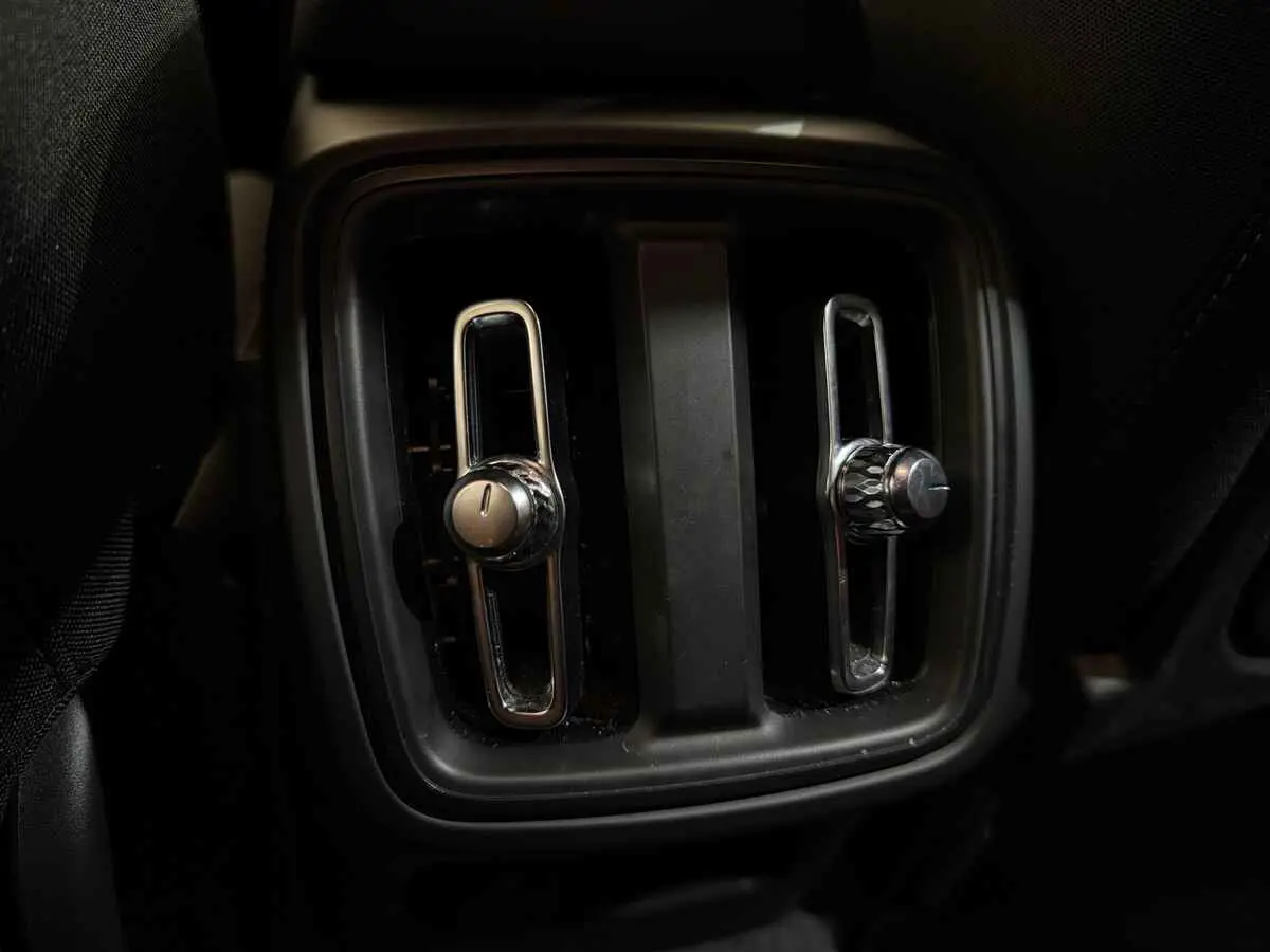 VOLVO XC40 T2 129CV BVA CORE - 98223 VOLVO XC40 T2 129CV BVA CORE - 98223