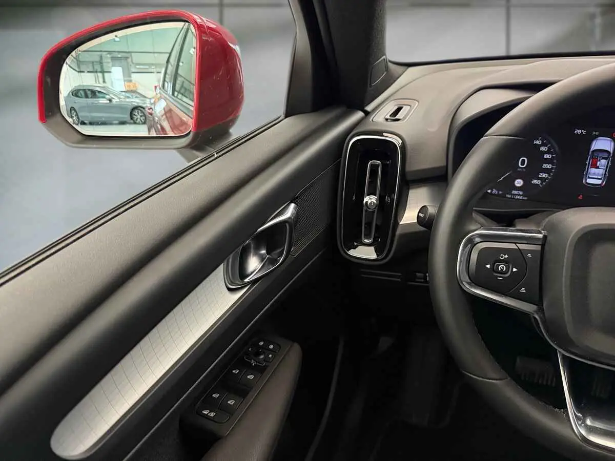 VOLVO XC40 T2 129CV BVA CORE - 98223 VOLVO XC40 T2 129CV BVA CORE - 98223