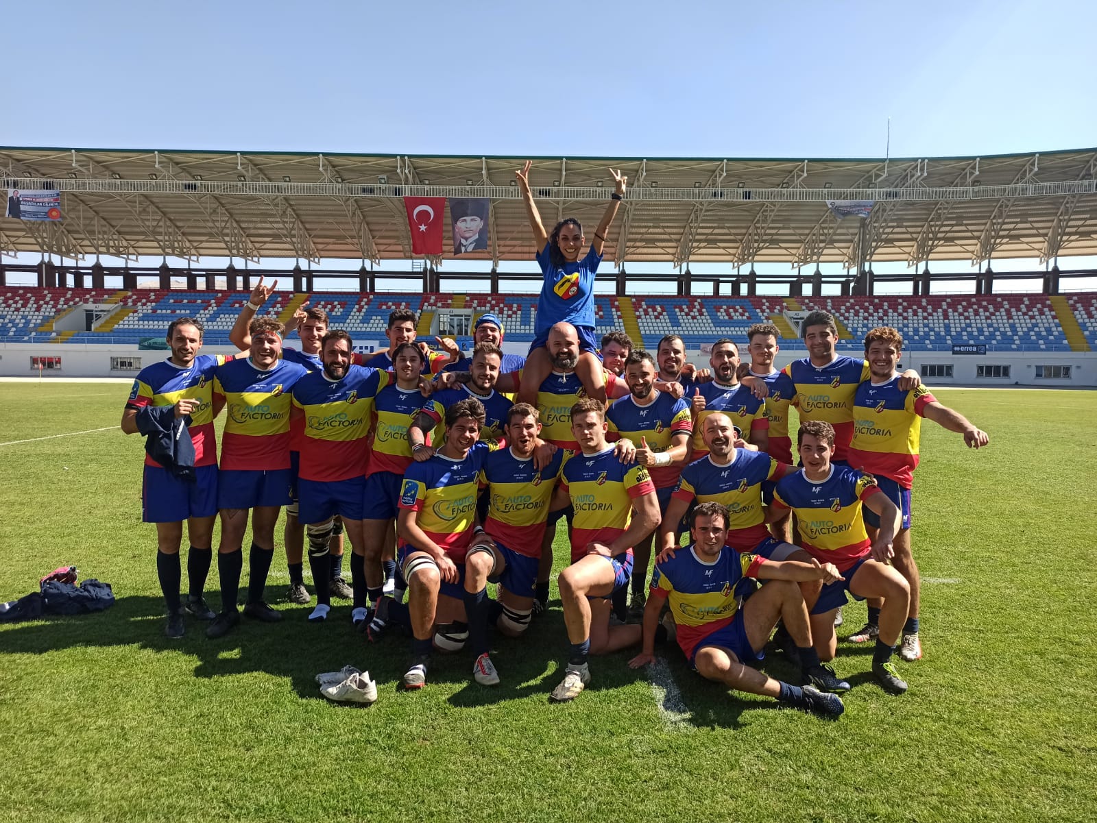 Nous sommes heureux d'annoncer qu'Autofactoria sera sponsor officiel de la Fédération andorrane de rugby et du club VPC Andorra ! Dans le cadre de ce partenariat ce sont également le rugby à 7 et l'école de rugby qui porteront nos couleurs 💪🏻 